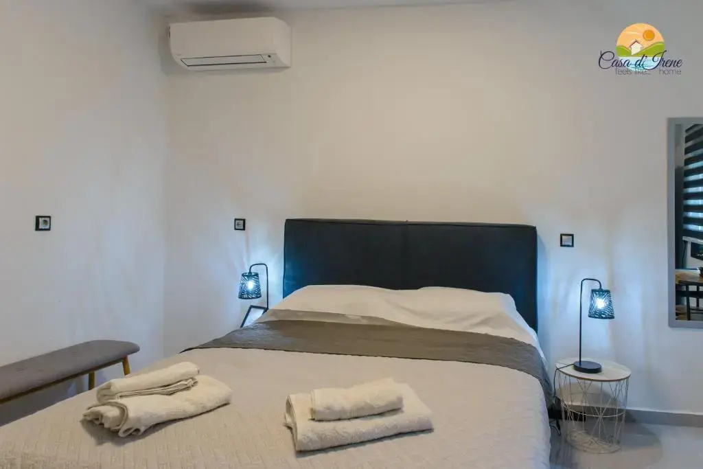 Casa d' Irene near airport, 200 mtrs from the beach, Artemis center