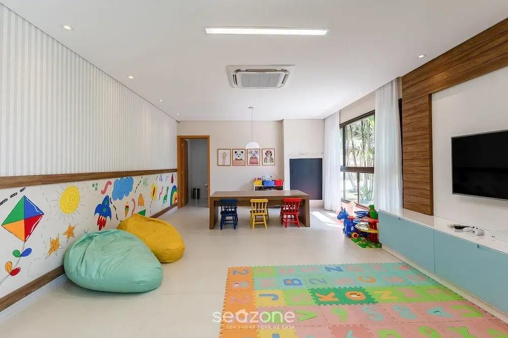 Modern apt With Pool Near the Beach Avr0203