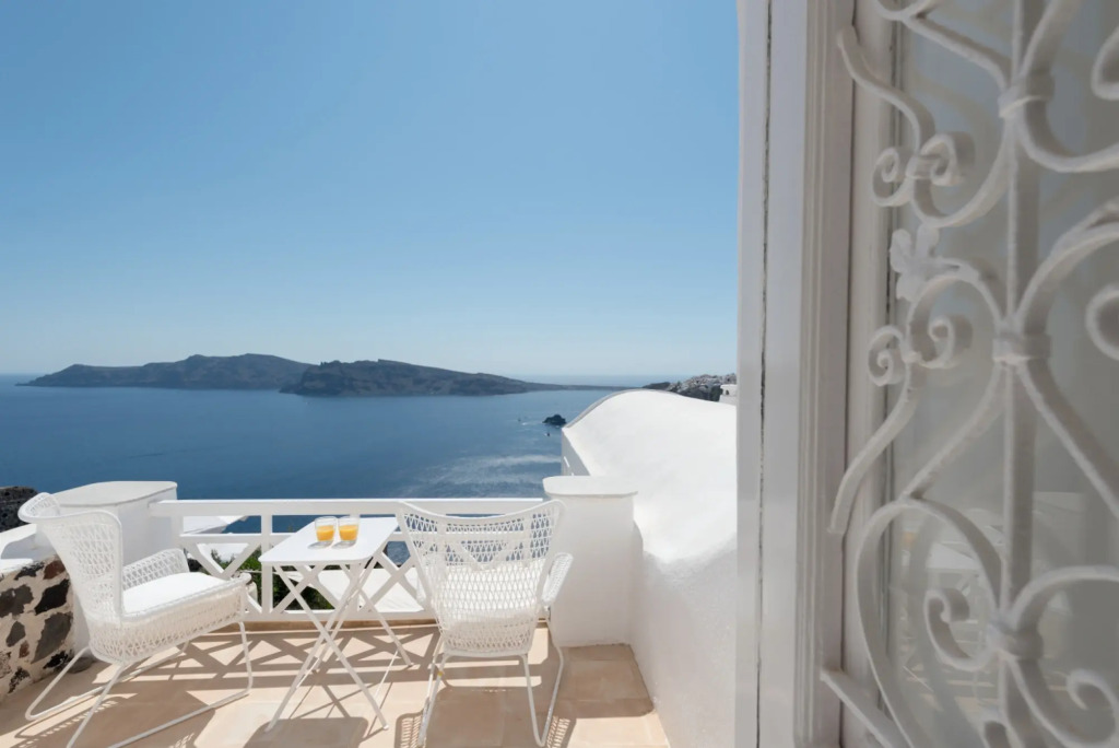 White House Villa with 3 bedrooms and amazing views at Oia