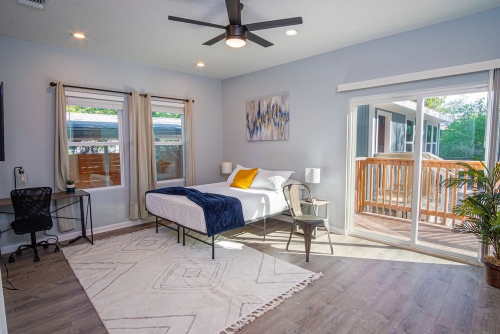 Spectacular Brand New 4br/2.5ba Near DT/ Riverwalk