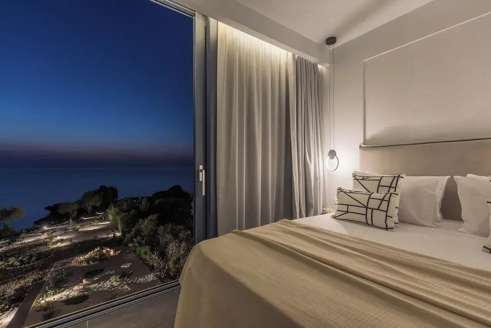 Terra Petra Luxury Villa - The Seafront Retreat