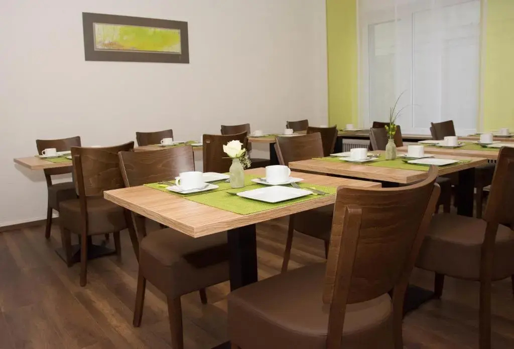 B&B Outlet Hotel - Metzingen - Bad Urach - Free Parking