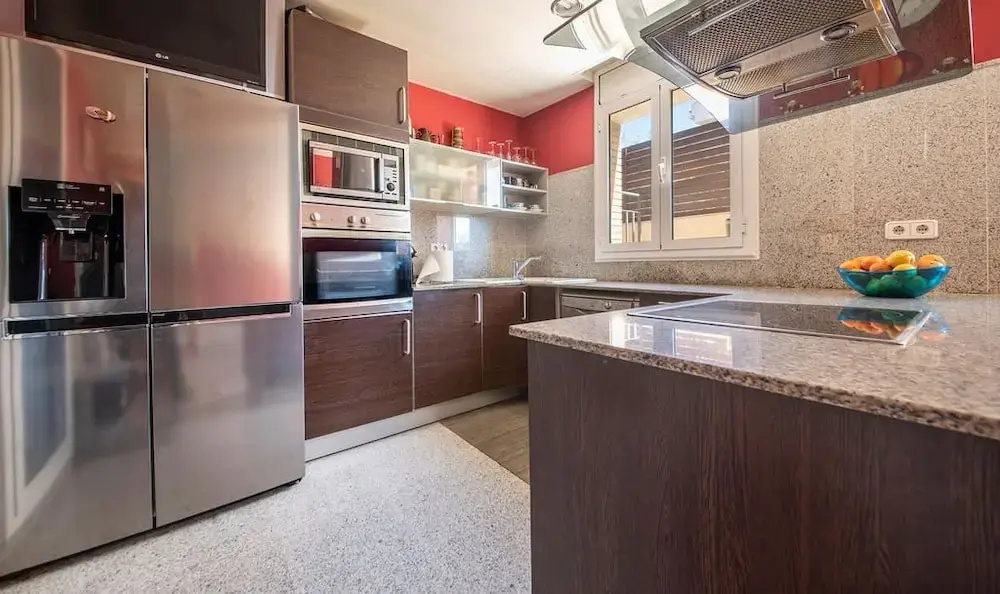 Modern House 2 Km From The Beach (R87)