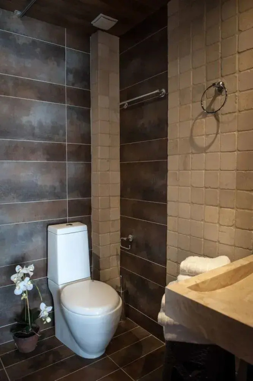 Polys Guest House