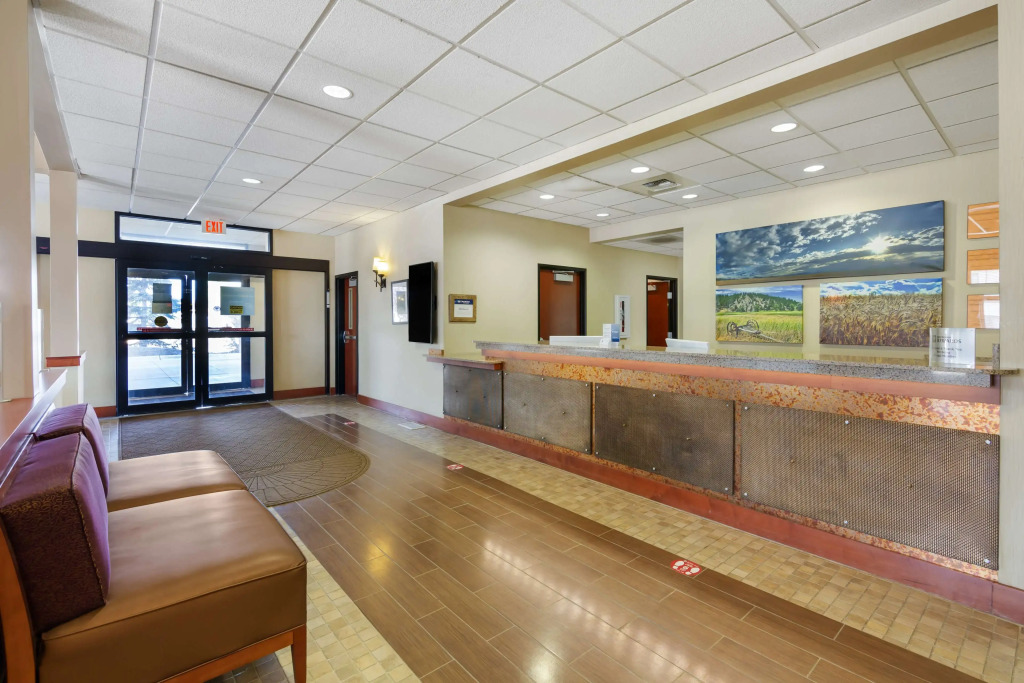 Best Western Golden Prairie Inn and Suites