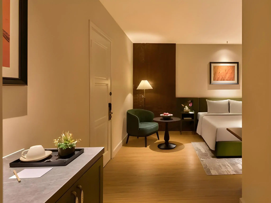 M Village Hotel Premier Thi Sách