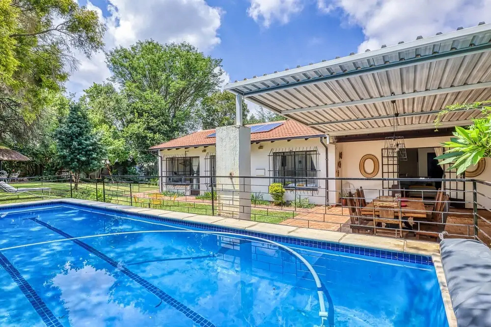 Chic Midtown Studio-1 Bed-solar-pool-fibre-samrand