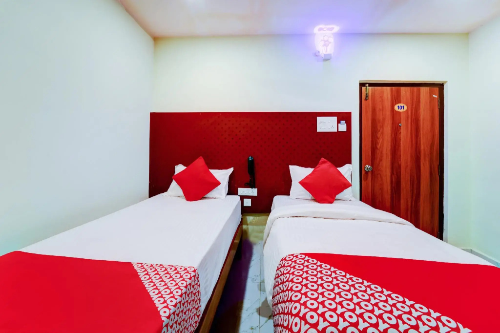 OYO Flagship 64017 Mayuri Inn