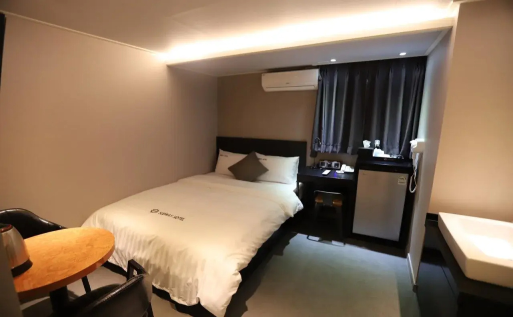 Subway Hotel
