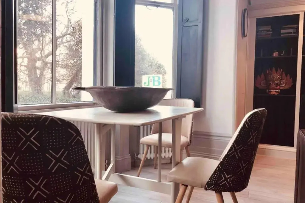 Seaside Escape - gorgeous 2 bed apartment in St-Leonards-on-Sea