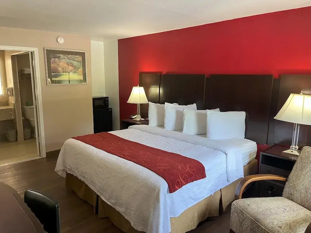 Pinetree Inn