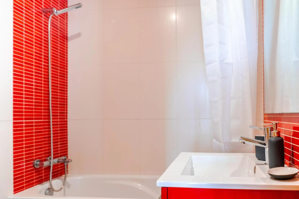 Sunny Studio in the heart of Lapa - 5min walk to Metro!