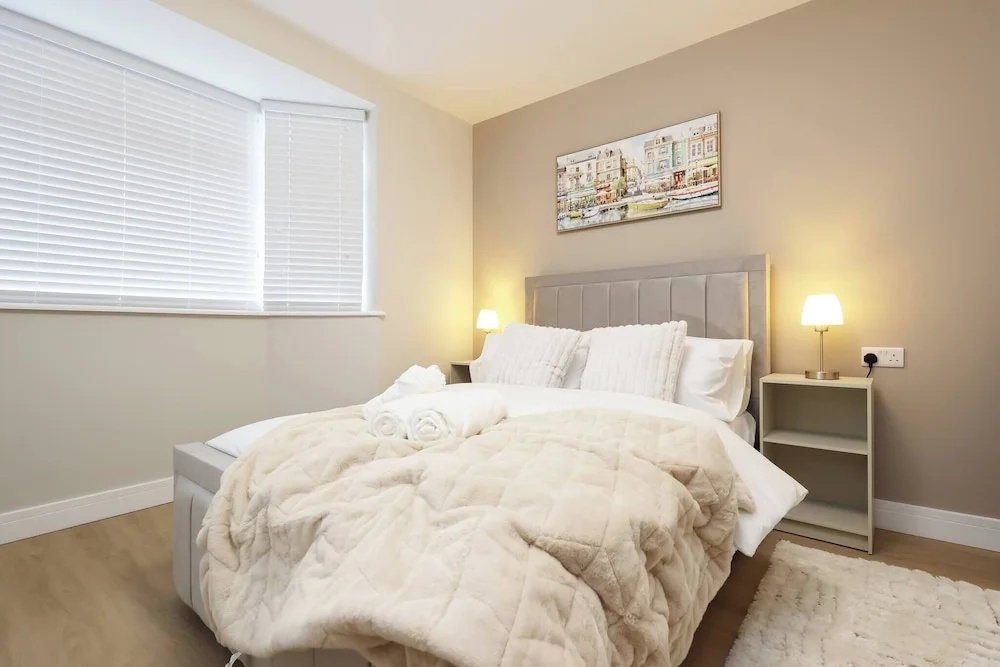 Modern 5BR Home new”