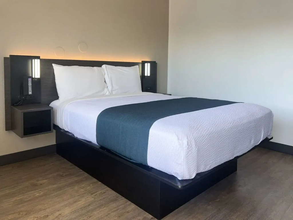 Motel 6-Tulare, CA