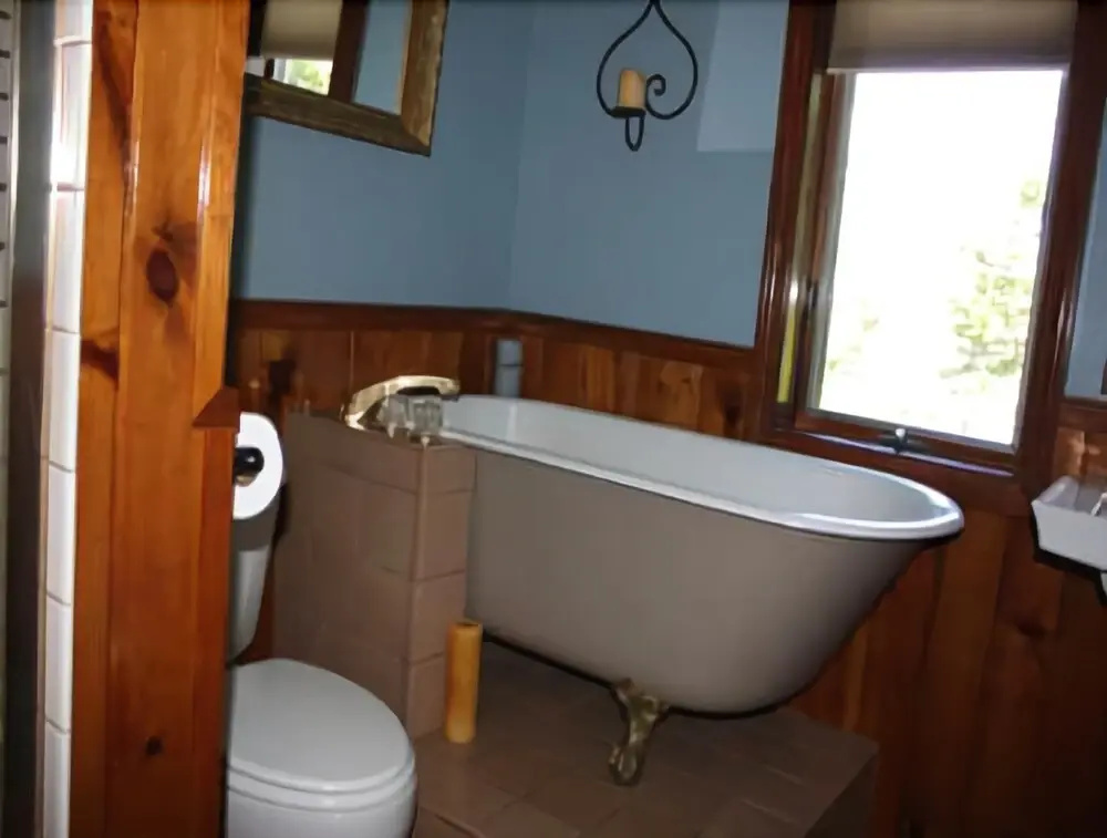 Coves End Surry - Three Bedroom Home with Hot Tub