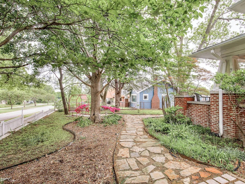 Stylish 3-bedroom Home in Tulsa