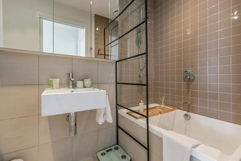 Stunning View 2-bed in Port Melbourne w/ Parking