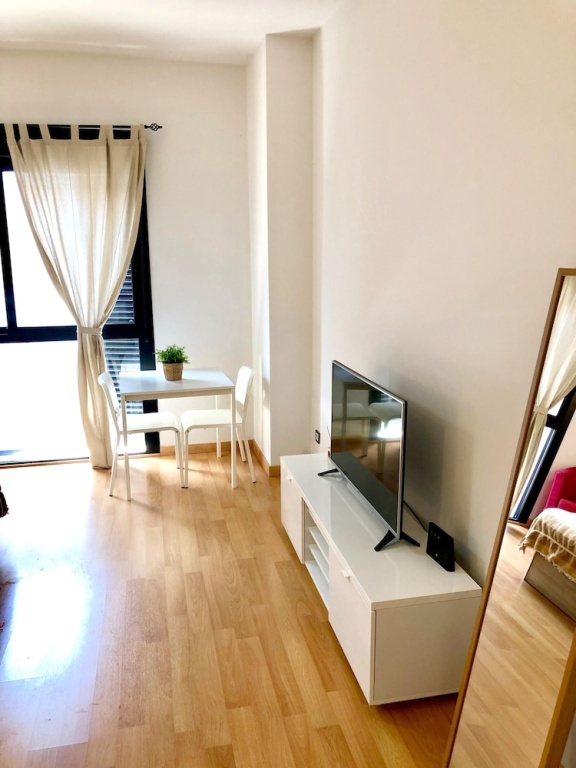 Studio in Málaga, With Wonderful City View, Shared Pool, Terrace Near the Beach