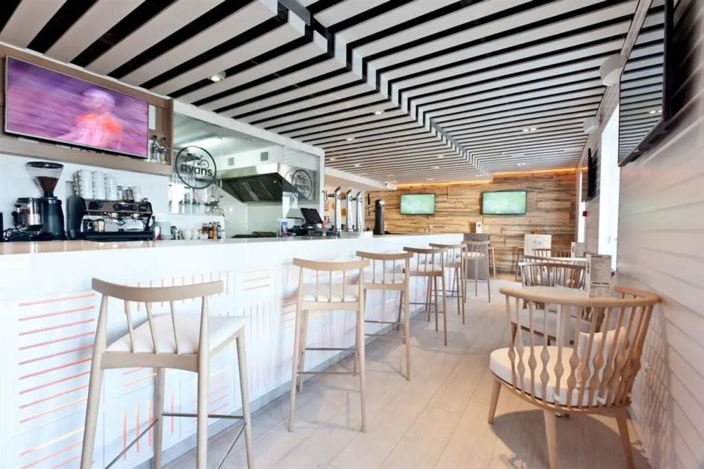 Ryans La Marina