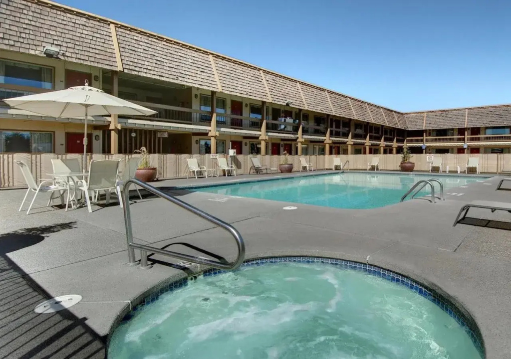 Waypoint Hotel
