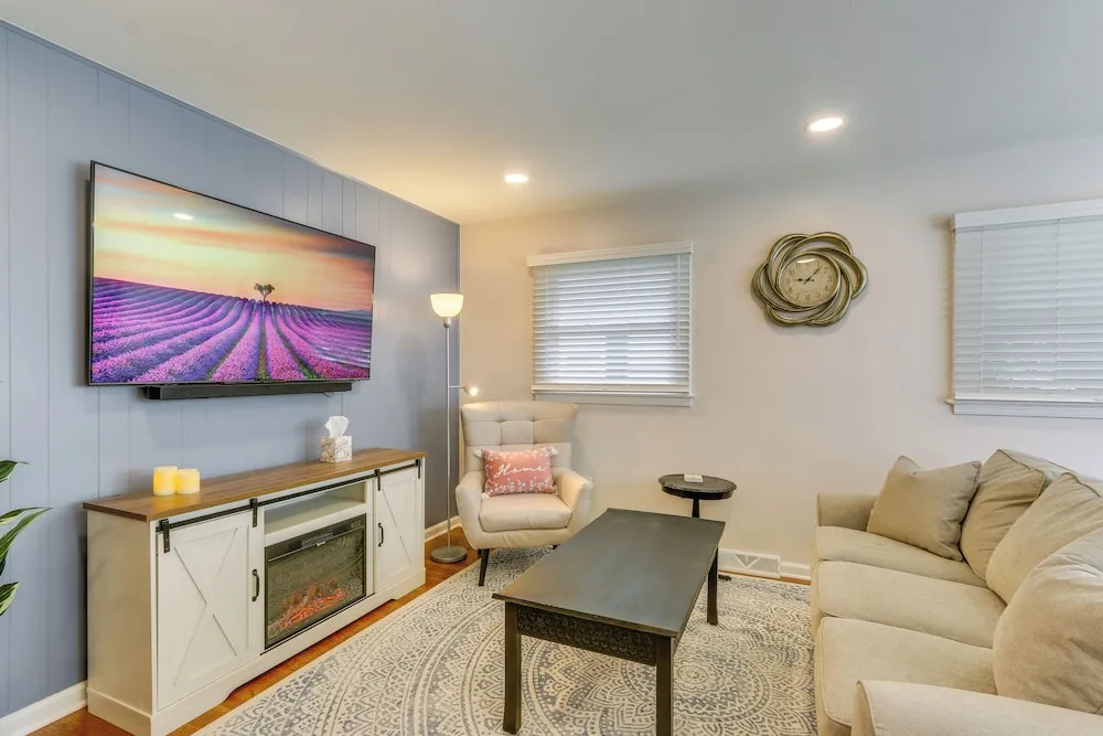 Pet-friendly Berryville Home: Walk to Main Street!