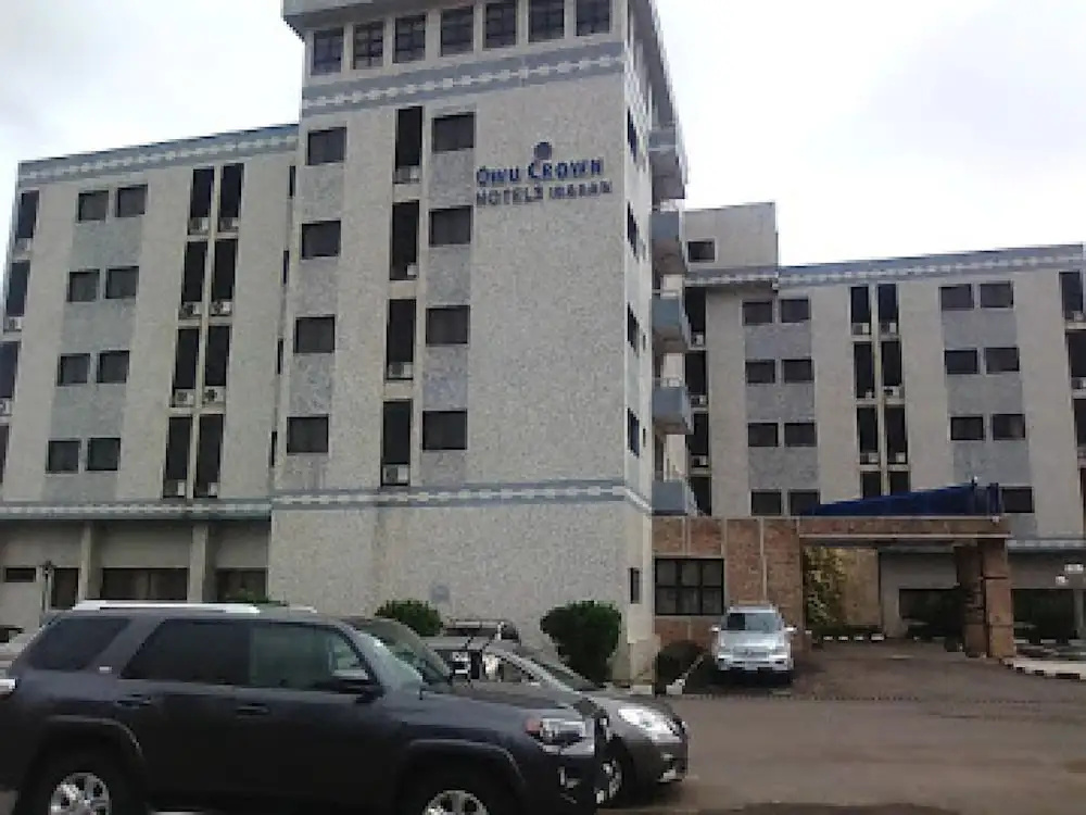 Room-owu Crown Hotel - Guest Room