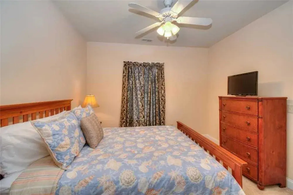 Magnolia Pointe 201 4895 3 Br condo by RedAwning