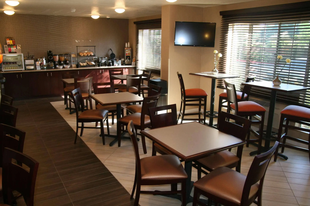 Best Western Luxury Inn