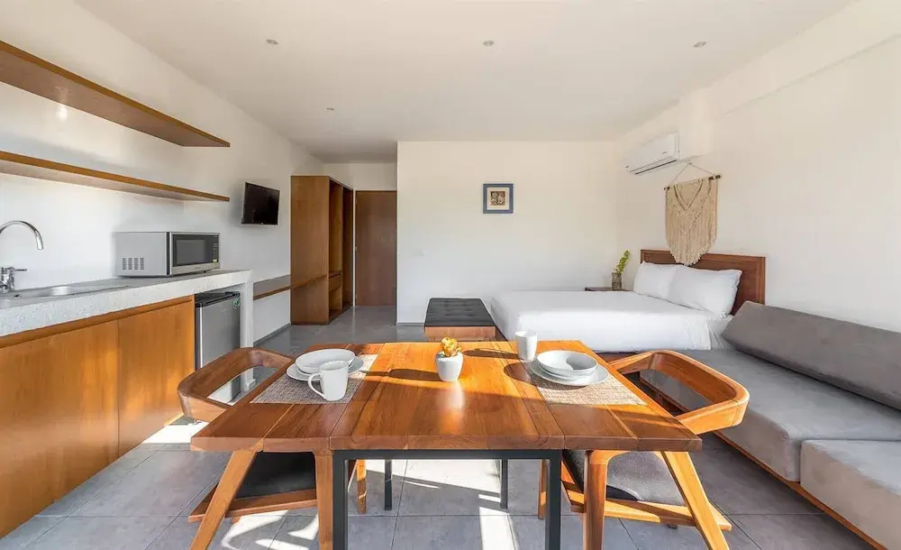 Unbeatable Located Spacious Loft With Amazing Roof