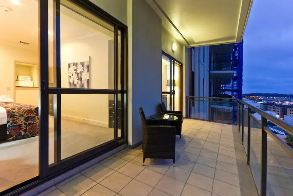 QV Air-conditioned Apartment with Carpark (904)
