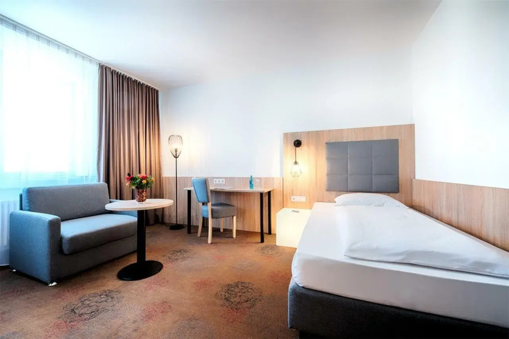 Plaza Hotel & Living Frankfurt