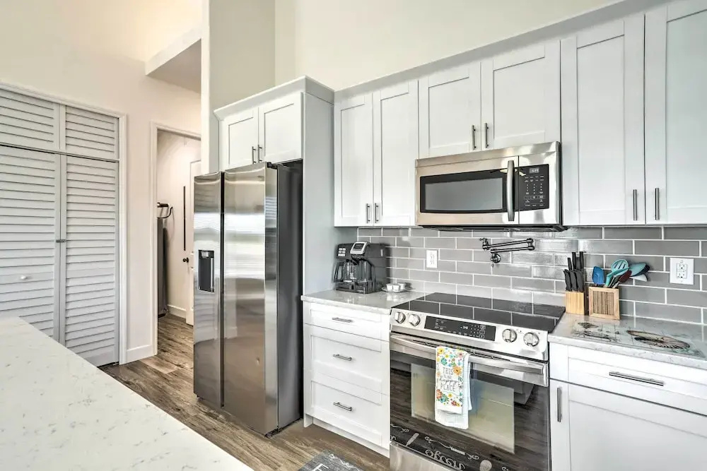 Family-friendly Tampa Home < 3 Mi to Ocean!