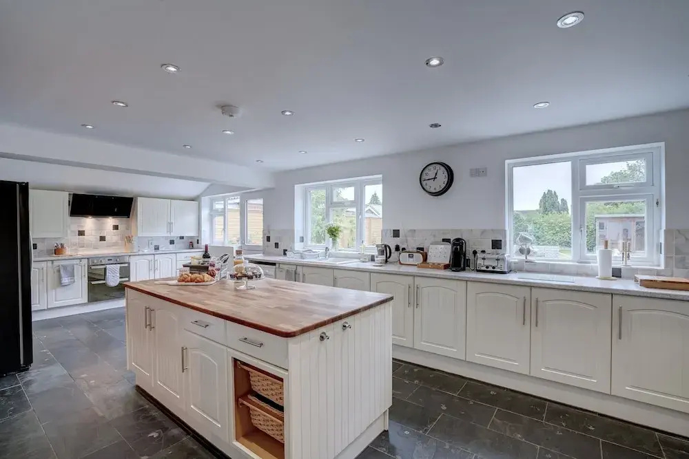 Norfolk Luxe Beach House Sleeps 8 Dog Friendly