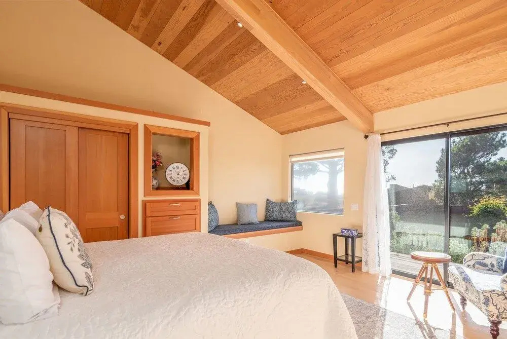 The Sixpence Beach Access Hot Tub