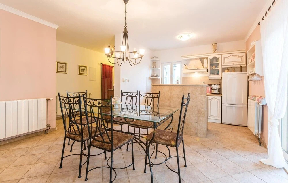 Four-Bedroom Holiday Home In Kastel Novi