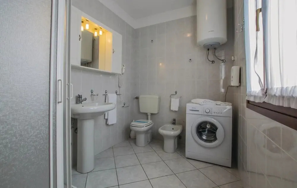 3 Bedroom Awesome Home In Albarella Ro