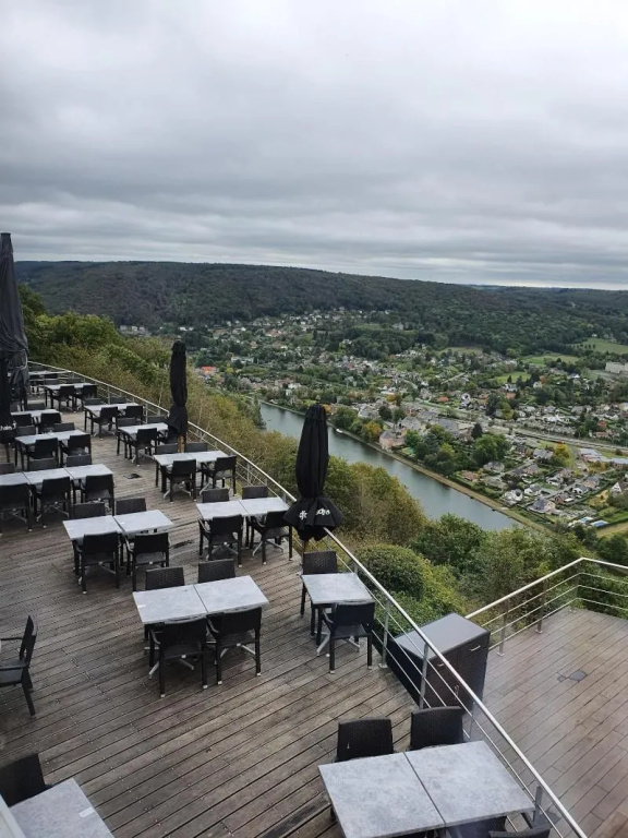 LES 7 MEUSES - Restaurant & Hébergements HÔTELIERS - INSOLITES - WELLNESS - GÎTES