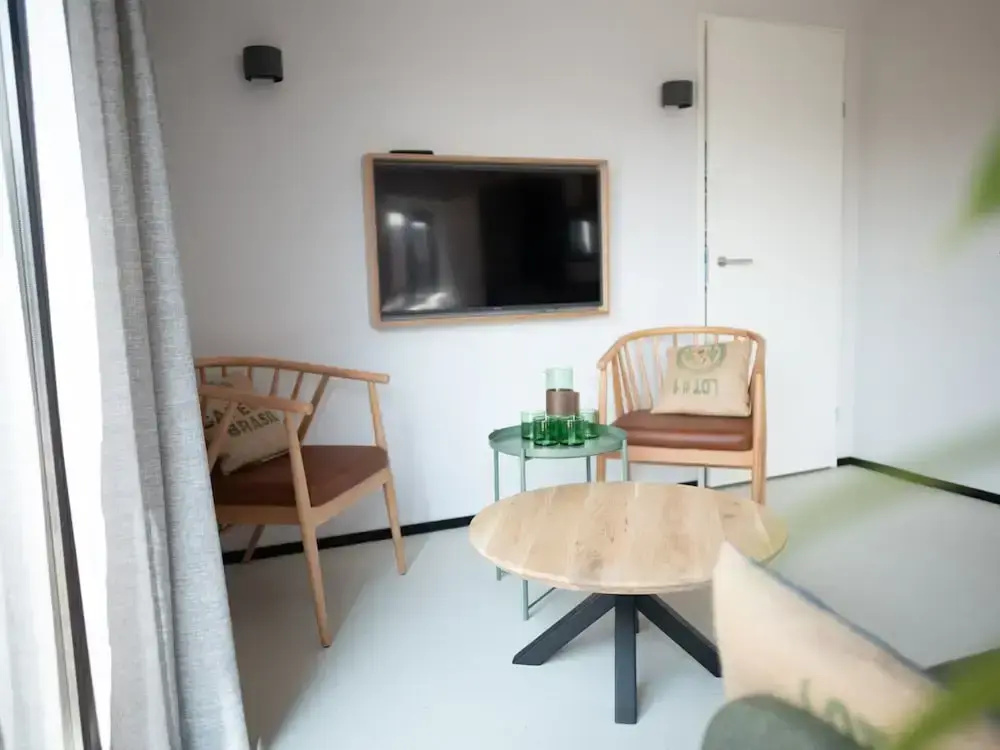 Modern Lodge With 2 Bathrooms, Near the Beach