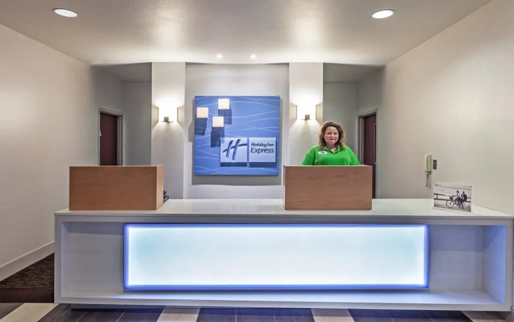 Holiday Inn Express Hotel and Suites Shreveport South Park Plaza by IHG