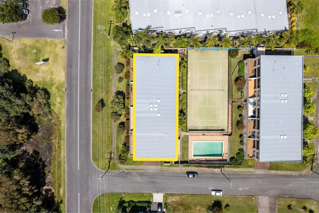 The Dunes15 38 Marine Dr fabulous unit with pool tennis court and across the road to the beach