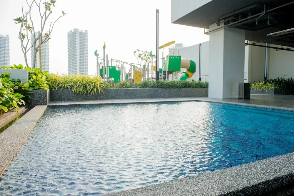Ezzyhome@Medini