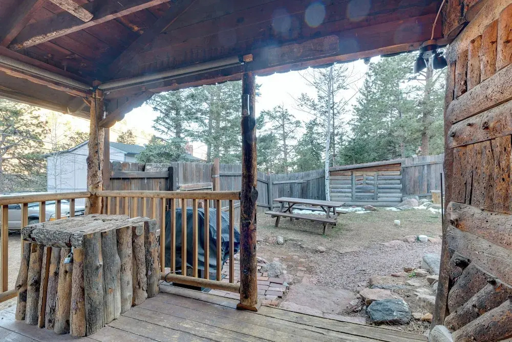 Rustic Log Cabin with Studio about 5 Mi to Pikes Peak