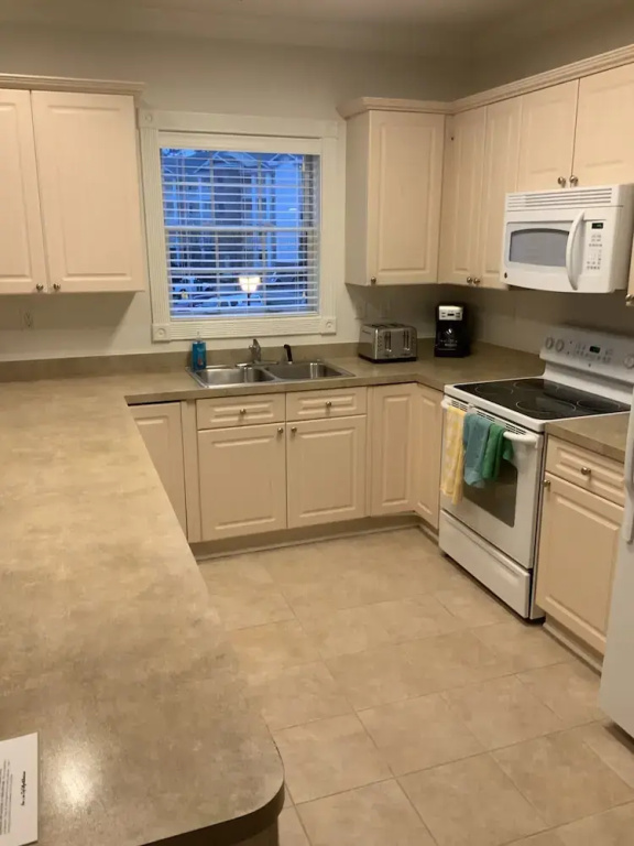 Myrtlewood by Monarch Rentals