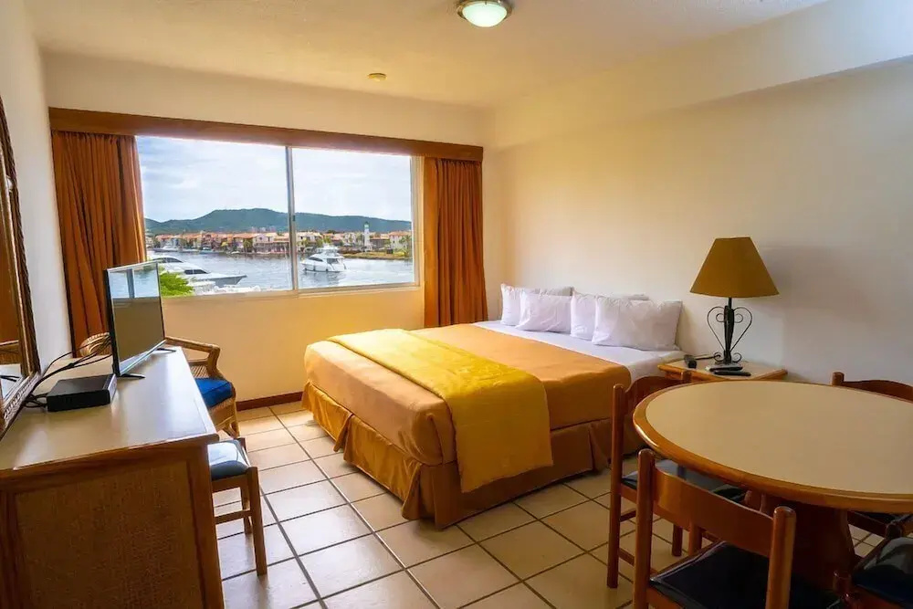 Aqua Vi Marina Hotel & Suites