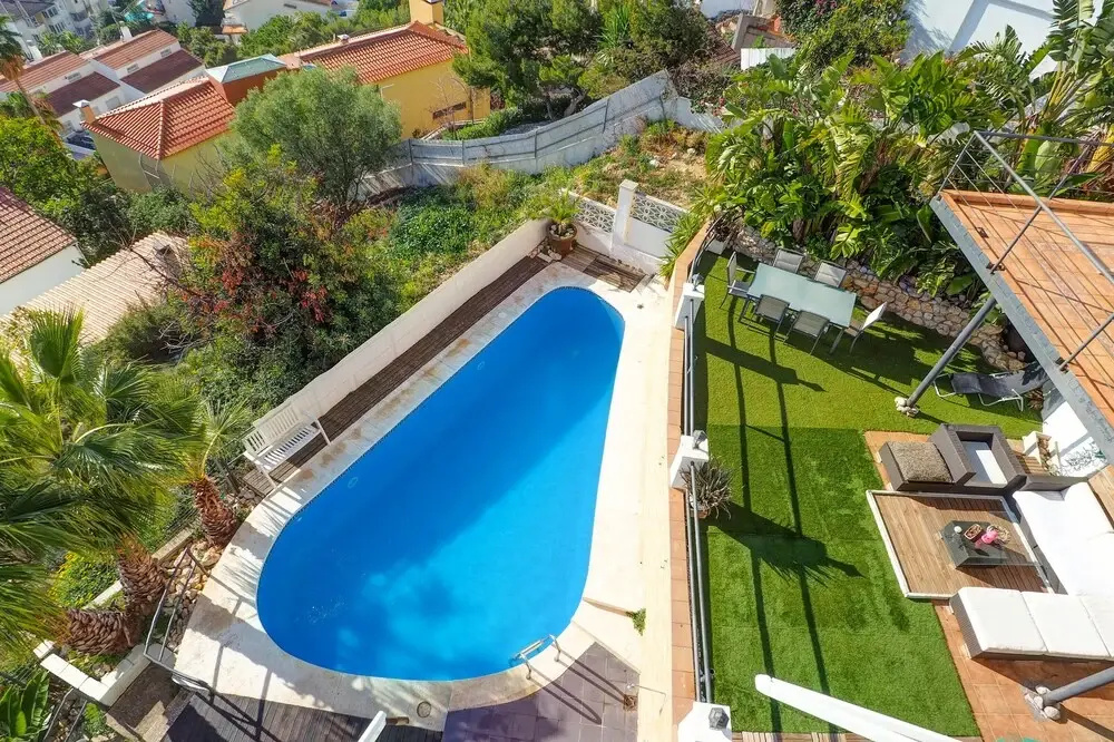 Property with amazing sea view and pool