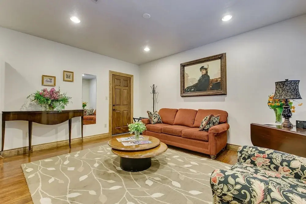 Evie's apartment