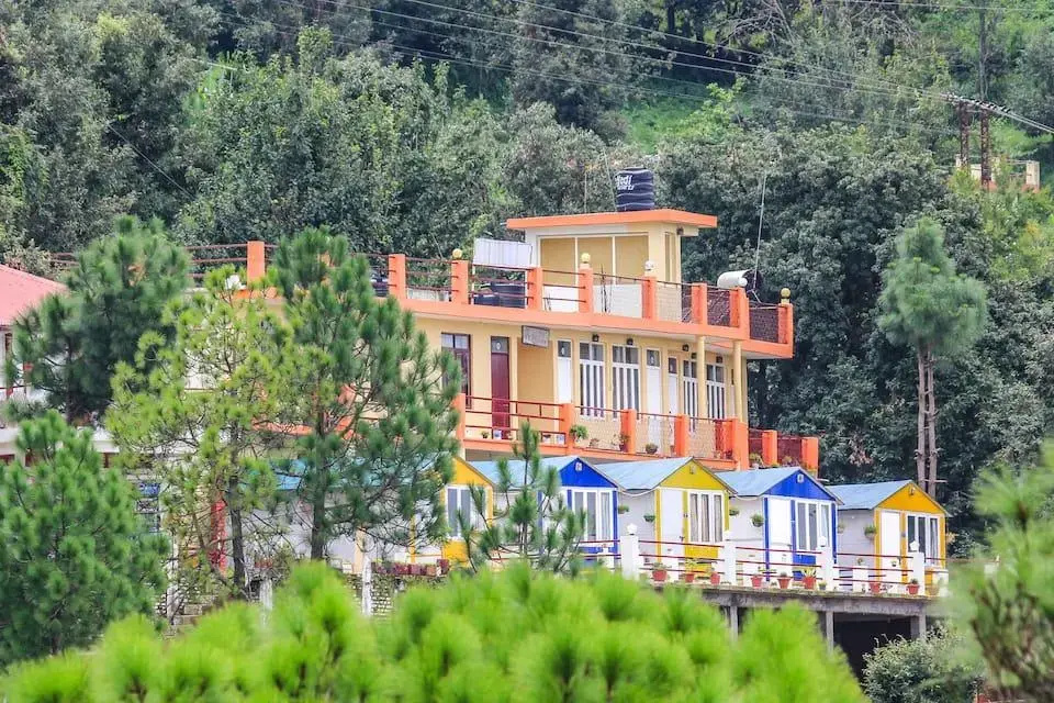 Himvadi Resorts Kausani