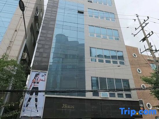 K wave Guesthouse Only Female in Hongdae 2