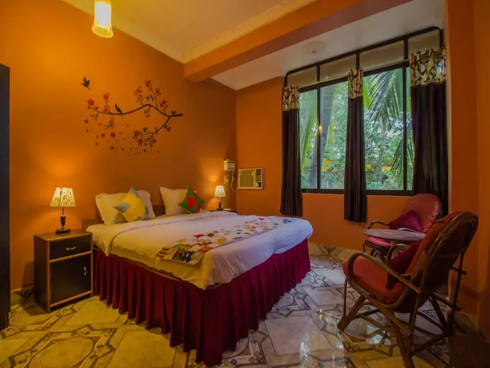 OYO 15697 Home Colorful Studio Candolim Beach