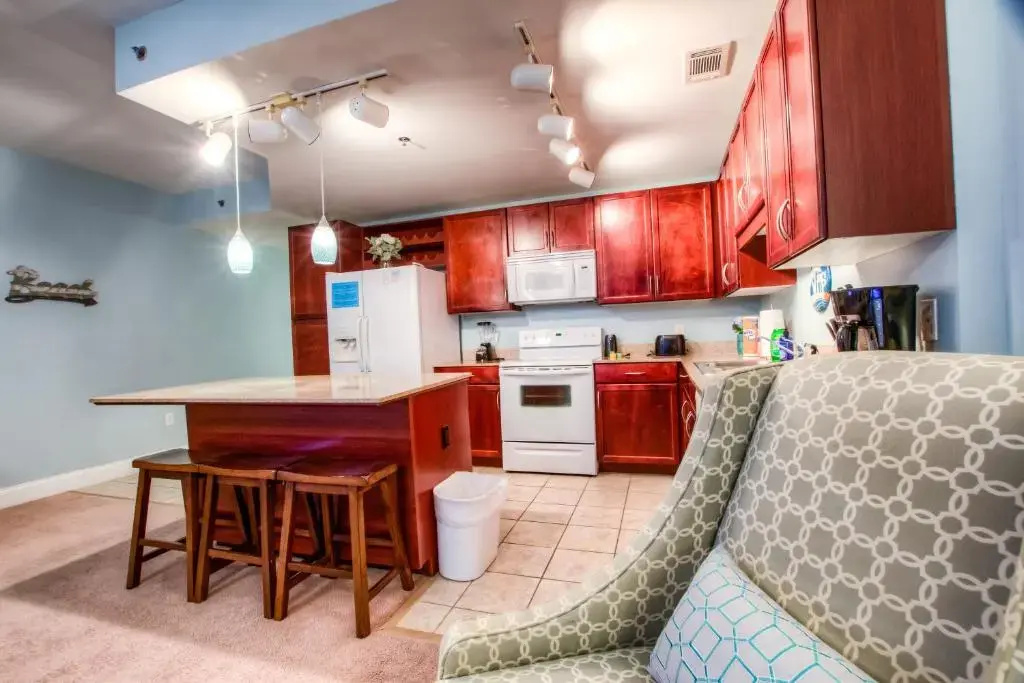 Laketown Wharf #638 by Nautical Properties